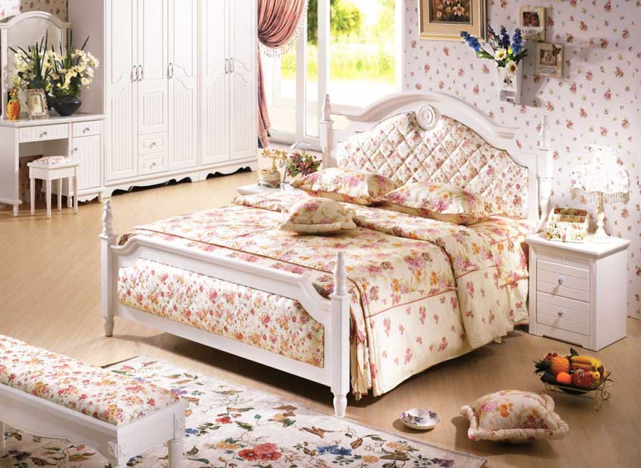 Bett 180×200 mit Decken in einem Blumenmotiv für Landhaus Bett Ideen Schlafzimmer, Bett 180×200 mit Decken in einem Blumenmotiv für Landhaus Bett Ideen.