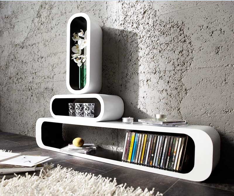 Wohnzimmer, Cd regal weiss auf einer betonwand montiert ist mit modernem design.  