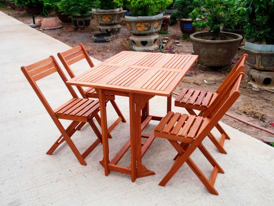 Terrassen, Terrassenmöbel aus holz bestehen aus 4 sessel klappbar und 1 tisch klappbar.  