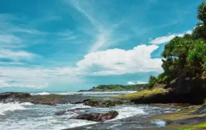 Pantai Karang Tepas: Menikmati Pesona Alam Pantai yang Menakjubkan