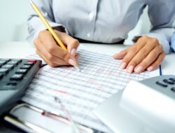 Untuk mengelola arus kas sebuah usaha harus memiliki strategi yang tepat