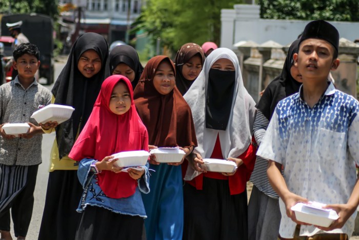 Yatim menyantuni piatu santunan keutamaan rasulullah mencintai meneladani asuhan panti batam membutuhkan ganjaran allah kenikmatan yayasan