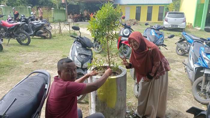 Bagaimana hasil dari program kelompok penghijauan di lingkungan sekitar sekolah