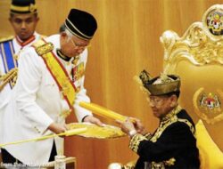 Raja Merupakan Perbuatan Terpuji Karena Raja Dapat Memimpin dengan Bijaksana dan Adil