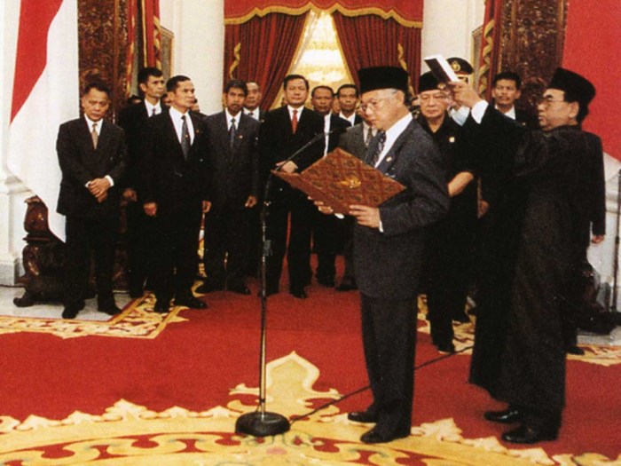 Habibie pemerintahan bj orde presiden pada reformasi kompas soeharto politik dijalankan sistem menganut halaman