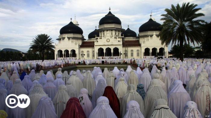 Aceh sharia brunei adha idul shalat tata lengkap syariah indonesian laws forms basis mosque carbajal diana laura sholat