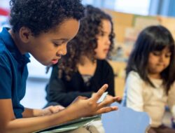 Siswa i: Tantangan dan Peluang di Era Digital