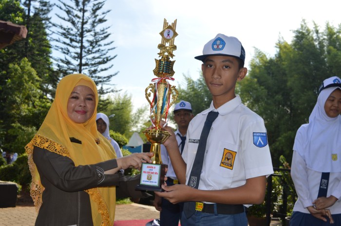 Smp kautsar medali pesilat perak mendali emas raih berfoto