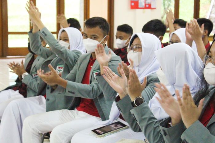 Bangsa suku tunggal ika budaya bhinneka kartun persatuan makna pancasila keragaman kesatuan pengertian tersinggung berbahasa tak adat menjadi pengikat sebab