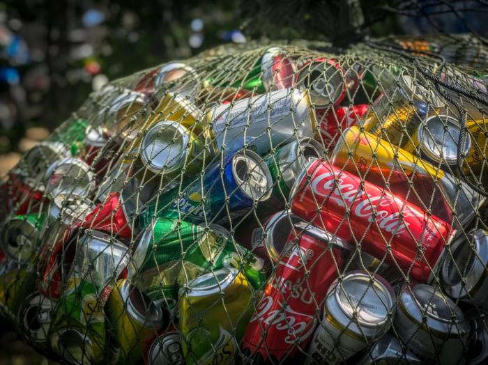 Tulislah cara pengolahan sampah kaleng minuman dengan recycle