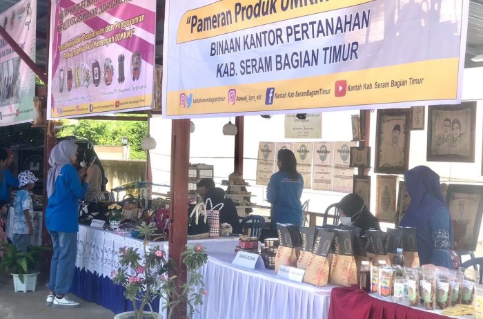 Berikut yang termasuk bagian seksi pameran kecuali