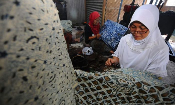 Mendung cirebon batik motif megamendung vektor mentahan