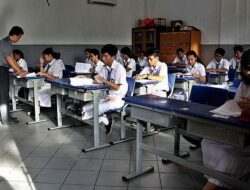 Di Kelas vs Dikelas: Mana yang Tepat?