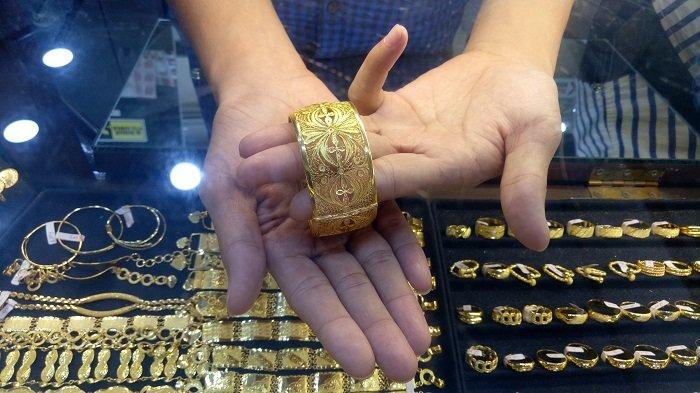 Emas harga aceh perhiasan gram kalung semar idul adha tirto kembali naik ilustrasi mayam jelang juta jual ubs marjinal pasca