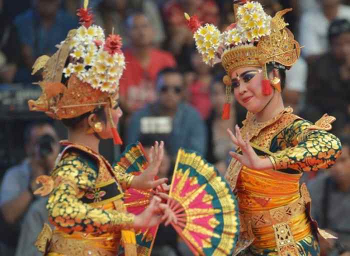 Tari merak kreatif ekonomi properti tarian tunggal sunda seni pengertian daerah indonesia penari kostum pola jawa berasal fungsi asal tradisional