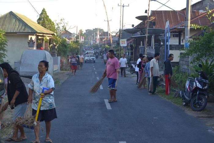 Gotong royong kebersihan pemuda jaga ajak lingkungan purun gelar sekitar kegiatan