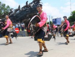 Bagaimana Bentuk Pola Lantai Tari Jaran Kepang